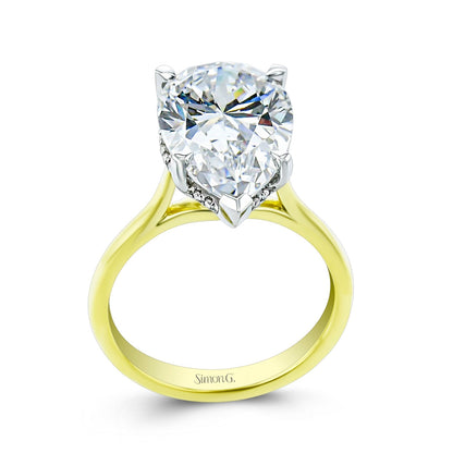 Pear-cut Hidden Halo Engagement Ring in 18k Gold with Diamonds