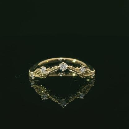 Elegant Gold Leaf Ring