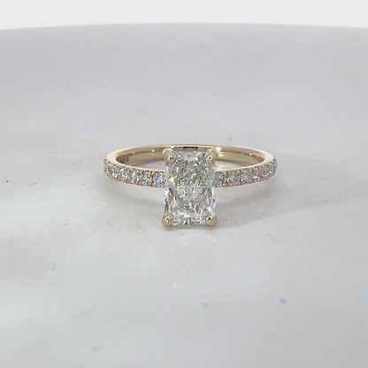 Elegant Diamond Engagement Ring