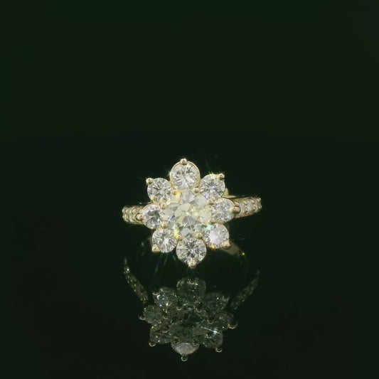 Elegant Floral Diamond Ring