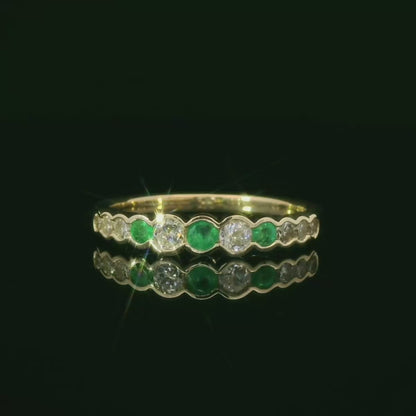 Elegant Green Emerald and Diamond Ring