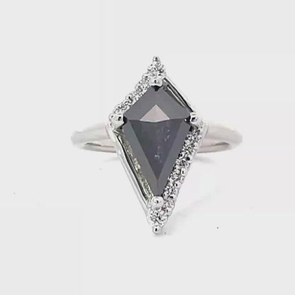 Elegant Diamond-Shaped Ring