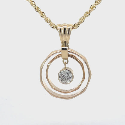Elegant Gold Pendant with Diamond