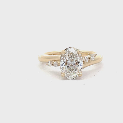 Elegant Oval Diamond Engagement Ring