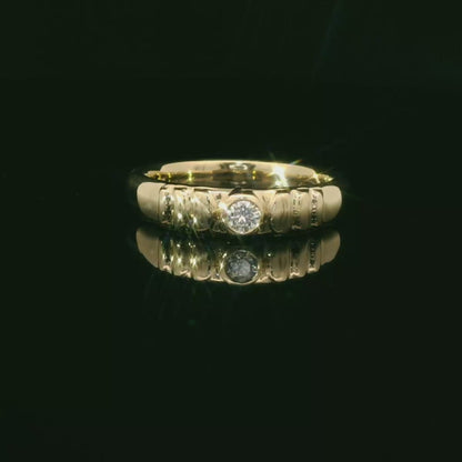 Elegant Gold Ring with Diamond