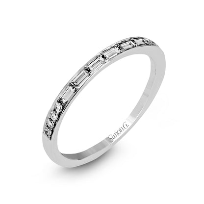 Princess-cut Engagement Ring & Matching Wedding Band in 18k Gold with Diamonds