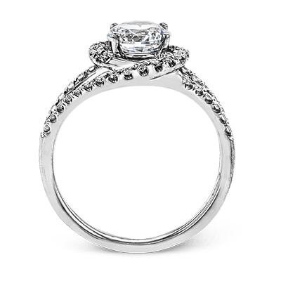 Round-cut Engagement Ring in 18k Gold with Diamonds