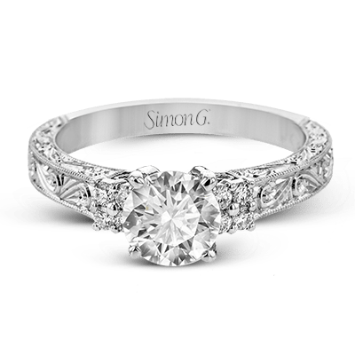 Round-cut Engagement Ring in 18k Gold with Diamonds