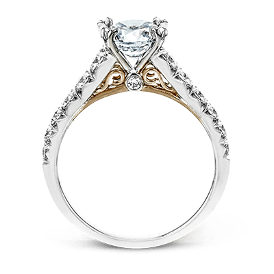 Round-cut Engagement Ring in 18k Gold with Diamonds
