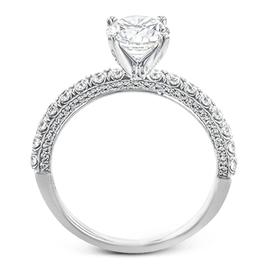 Round-Cut Engagement Ring In 18k Gold With Diamonds