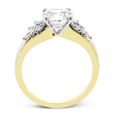 Round-cut Engagement Ring in 18k Gold with Diamonds