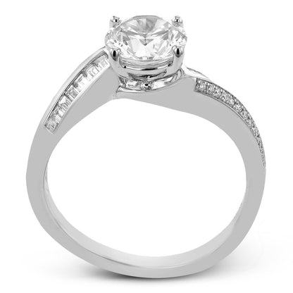 Round-Cut Engagement Ring In 18k Gold With Diamonds