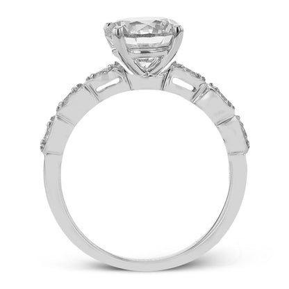 Round-cut Engagement Ring in 18k Gold with Diamonds