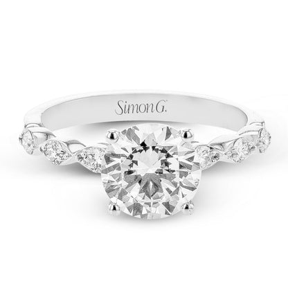 Round-cut Engagement Ring in 18k Gold with Diamonds