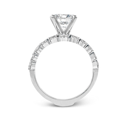 Round-cut Engagement Ring & Matching Wedding Band in 18k Gold with Diamonds
