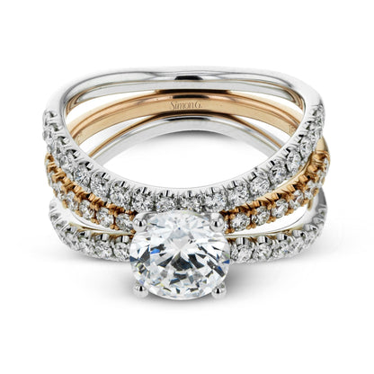 Round-cut Engagement Ring & Matching Wedding Band in 18k Gold with Diamonds
