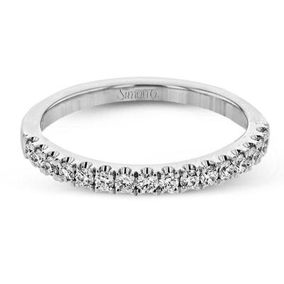 Round-cut Engagement Ring & Matching Wedding Band in 18k Gold with Diamonds