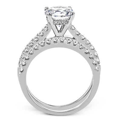 Round-cut Engagement Ring & Matching Wedding Band in 18k Gold with Diamonds