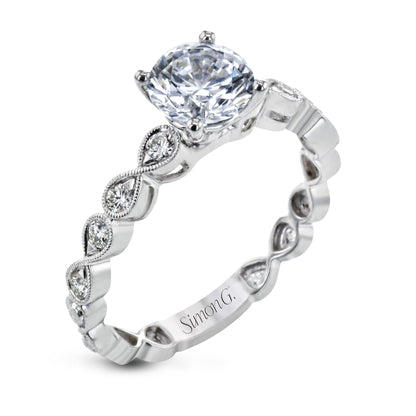 Round-cut Engagement Ring & Matching Wedding Band in 18k Gold with Diamonds