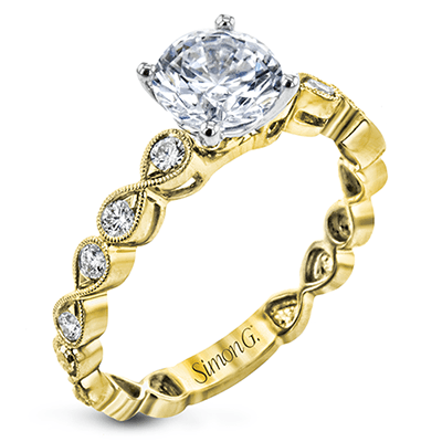 Round-cut Engagement Ring & Matching Wedding Band in 18k Gold with Diamonds