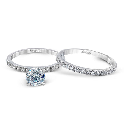 Round-cut Engagement Ring & Matching Wedding Band in 18k Gold with Diamonds