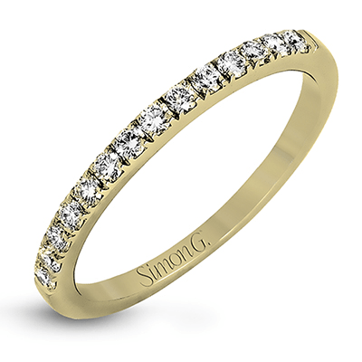 Round-cut Engagement Ring & Matching Wedding Band in 18k Gold with Diamonds