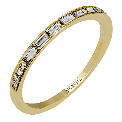 Round-cut Engagement Ring & Matching Wedding Band in 18k Gold with Diamonds