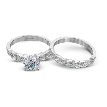 Round-cut Engagement Ring & Matching Wedding Band in 18k Gold with Diamonds