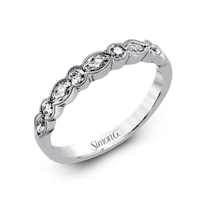 Round-cut Engagement Ring & Matching Wedding Band in 18k Gold with Diamonds