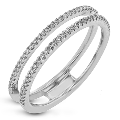 Round-cut Engagement Ring & Matching Wedding Band in 18k Gold with Diamonds
