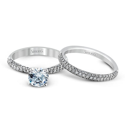 Round-cut Engagement Ring & Matching Wedding Band in 18K Gold with Diamonds