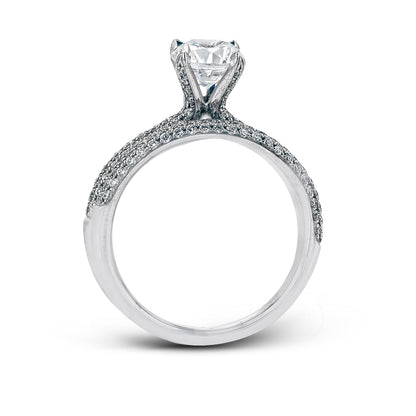 Round-cut Engagement Ring & Matching Wedding Band in 18K Gold with Diamonds
