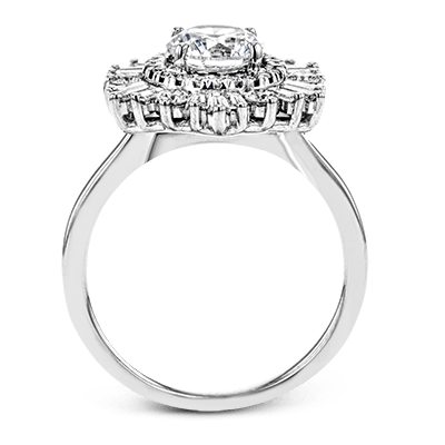 Round-cut Flower Halo Engagement Ring in 18k Gold with Diamonds