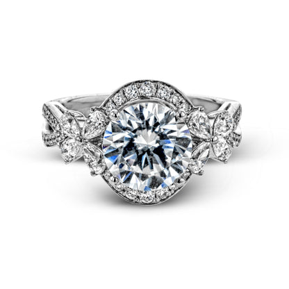 Round-cut Halo Engagement Ring in 18k Gold with Diamonds