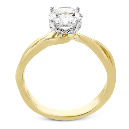 Round-cut Hidden Halo Engagement Ring in 18k Gold with Diamonds