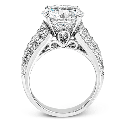 Round-cut Simon-set Engagement Ring in 18k Gold with Diamonds