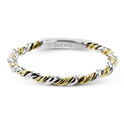 Round-cut Three-stone Engagement Ring & Matching Wedding Band in 18k Gold with Diamonds